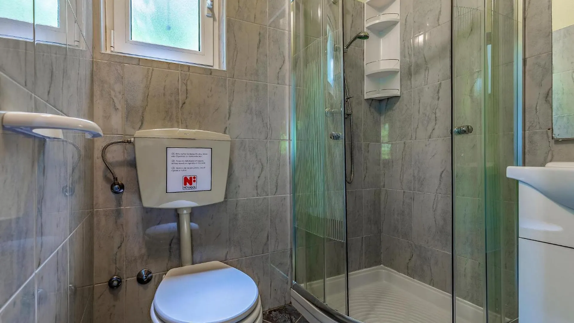 4 Bedroom Stunning Apartment In Liznjan