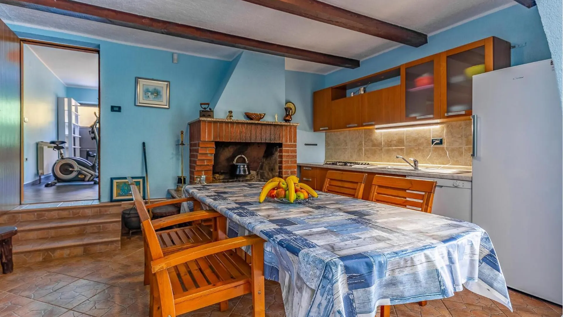 4 Bedroom Stunning Apartment In Liznjan