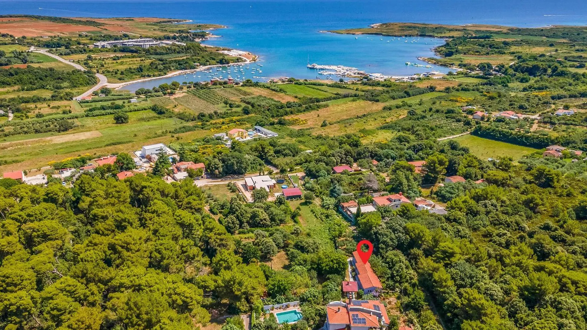 4 Bedroom Stunning Apartment In Liznjan Holiday home